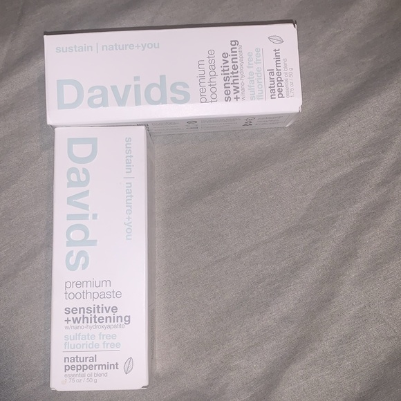 2x NWT David’s Premium Toothpaste sensitive + whitening, natural peppermint - Picture 2 of 2